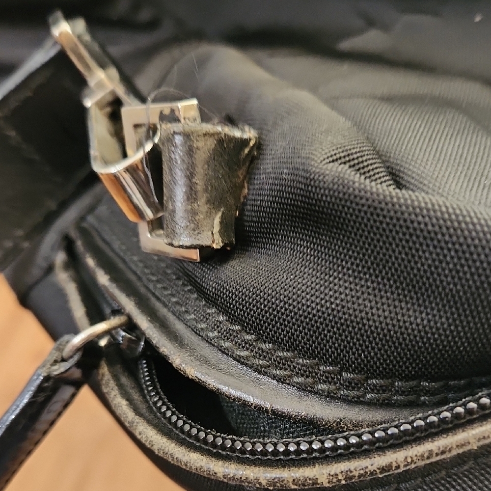 GUCCI Black Unisex Shoulder Strap Nylon Work Bag - Picture 16 of 17